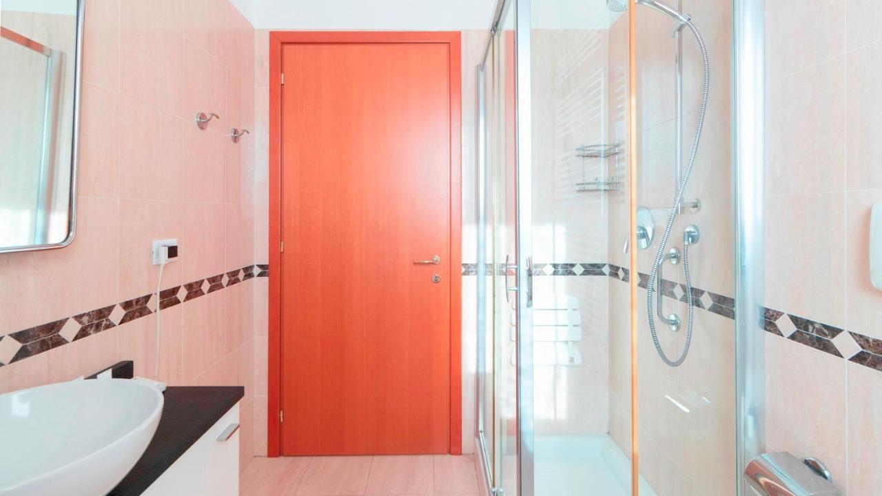 Italianway - Tolstoi 1 Appartement Milaan Buitenkant foto